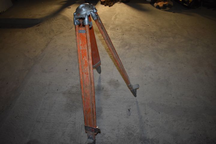 571346-3 Tripod for measuring equipment