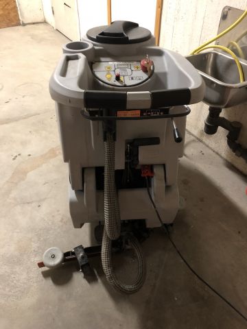 613204-3 Floor Scrubbers - IPC Gansow CT70