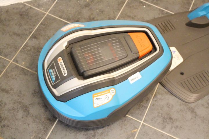 594998-2 Robot mower Gardena R70Li