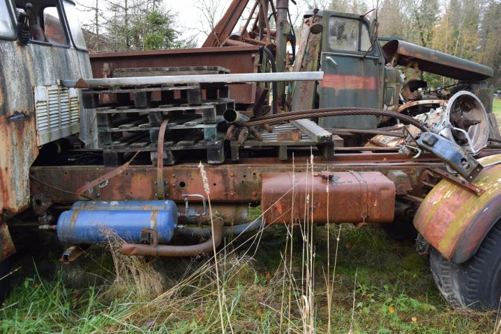 613705-5 A-tractor Volvo F85 (missing engine) - 1972