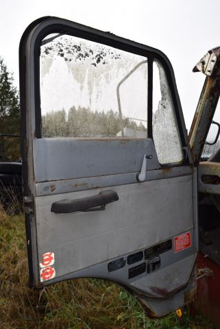 613705-8 A-tractor Volvo F85 (missing engine) - 1972