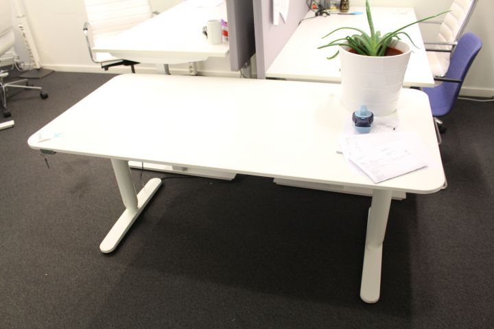 603065-2 Office furniture / High-lowable desk and chair