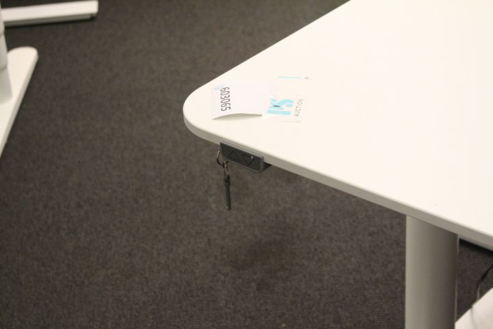 603065-4 Office furniture / High-lowable desk and chair