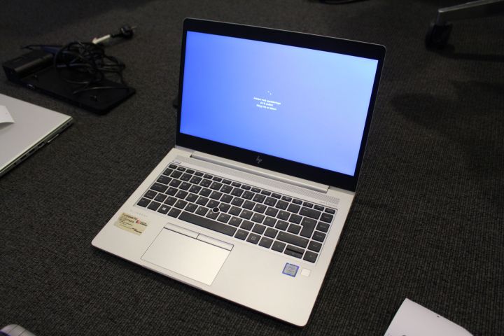 603076-1 Laptop HP Elitebook 840 G5 with dock