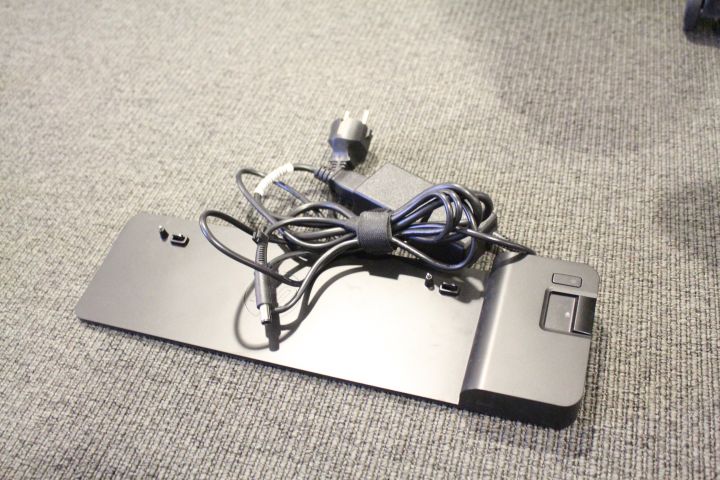 603076-6 Laptop HP Elitebook 840 G5 with dock