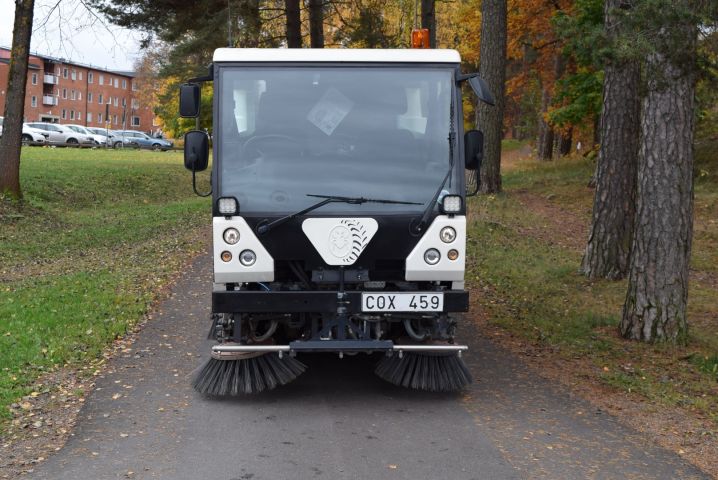 613878-2 Sweeper Scarab Minor (4043 h / 3841 miles) high lift & fast 70 km / h