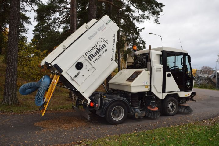 613878-9 Sweeper Scarab Minor (4043 h / 3841 miles) high lift & fast 70 km / h