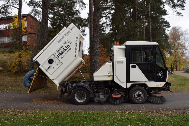613878-10 Sweeper Scarab Minor (4043 h / 3841 miles) high lift & fast 70 km / h