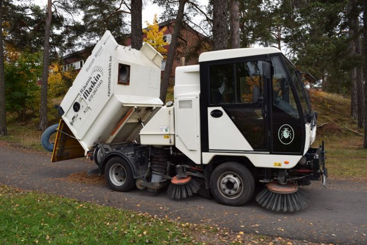 613878-11 Sweeper Scarab Minor (4043 h / 3841 miles) high lift & fast 70 km / h