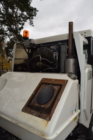 613878-13 Sweeper Scarab Minor (4043 h / 3841 miles) high lift & fast 70 km / h