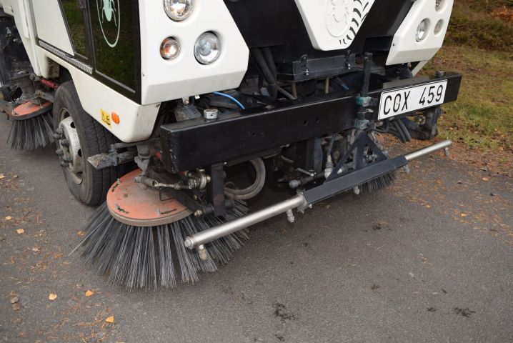 613878-27 Sweeper Scarab Minor (4043 h / 3841 miles) high lift & fast 70 km / h