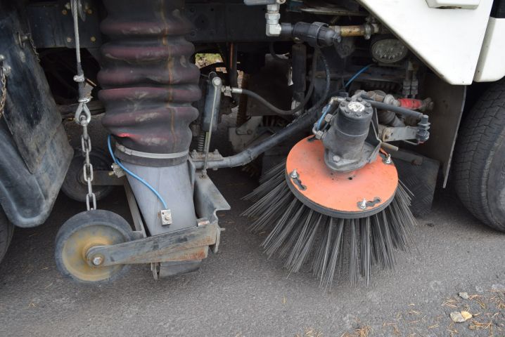 613878-29 Sweeper Scarab Minor (4043 h / 3841 miles) high lift & fast 70 km / h