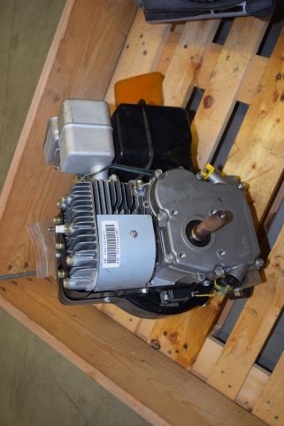 571877-6 Lawn mower motors, 3 pcs