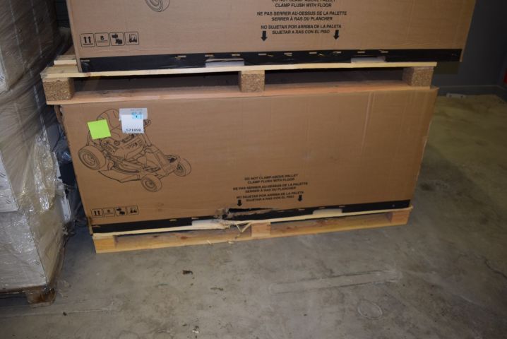 571898-2 Riding mower Cub Cadet LR1 NS76 - new in carton