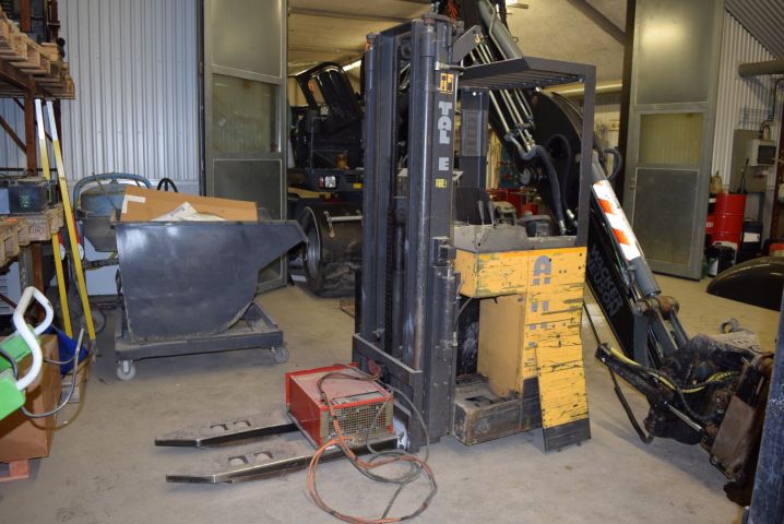 571916-2 125 SDTFVH (1250 kg / 10106h) - 1996 - defective batteries