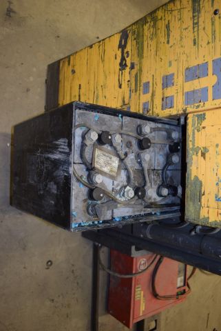 571916-7 125 SDTFVH (1250 kg / 10106h) - 1996 - defective batteries