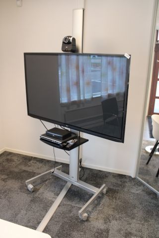 595020-1 Videokonferensutrustning: LG 60" på stativ, AVer VCBridge m.m.