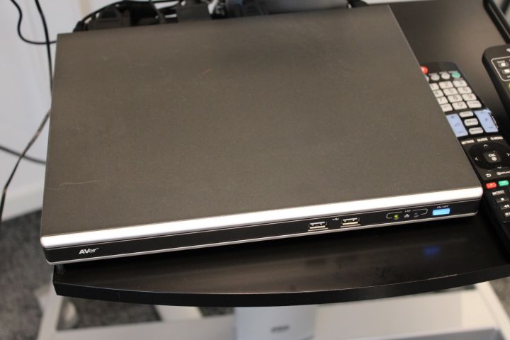 595020-6 Videokonferensutrustning: LG 60" på stativ, AVer VCBridge m.m.