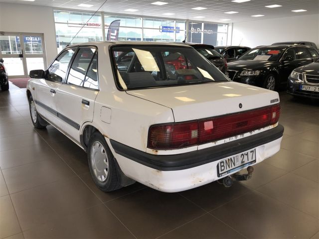 554945-4 Mazda 323 Sedan 1.3 Manual, 73hp, 1995