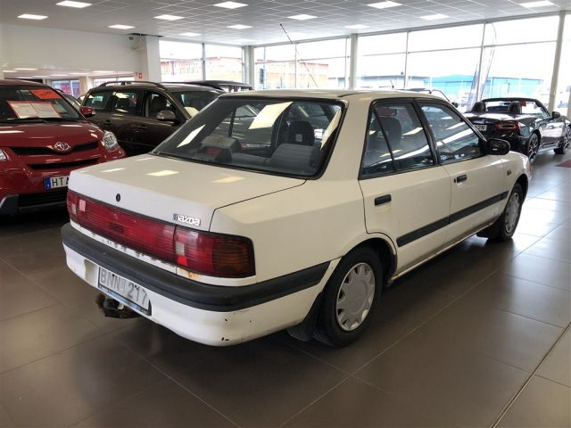 554945-3 Mazda 323 Sedan 1.3 Manual, 73hp, 1995