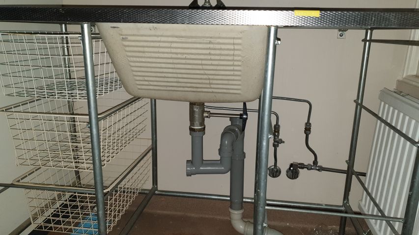 542417-6 Tvättbänk, rostfri med korghyllor