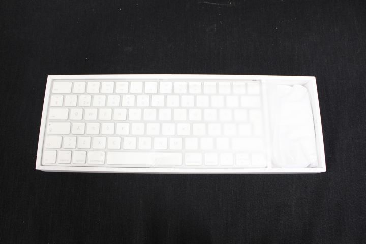 602463-21 Apple iMac 27 "Retina 5K -19 with Keyboard and Computer Mouse