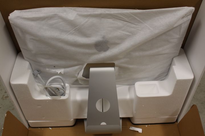 602463-20 Apple iMac 27 "Retina 5K -19 with Keyboard and Computer Mouse