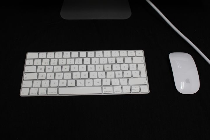 602463-7 Apple iMac 27 "Retina 5K -19 with Keyboard and Computer Mouse