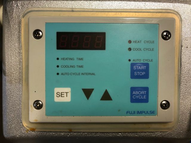 614792-5 Semi-automatic sealing machine for watery objects