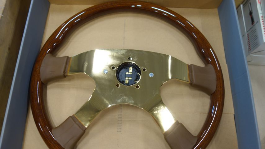 614770-4 Truck Steering Wheel VictorTour America 4 Gold Wood 457 18 ″