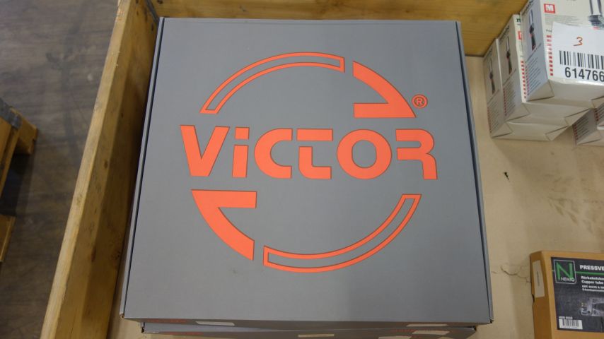 614770-6 Truck Steering Wheel VictorTour America 4 Gold Wood 457 18 ″