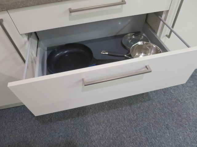 615016-18 Exhibition kitchen with appliances Marbodal Kök