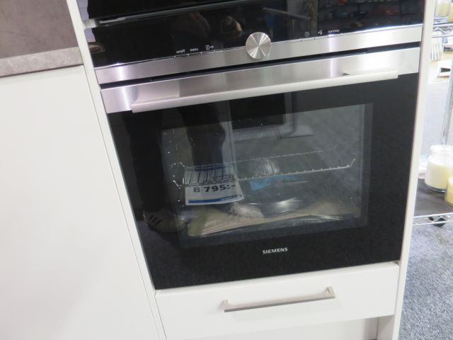 615016-23 Exhibition kitchen with appliances Marbodal Kök