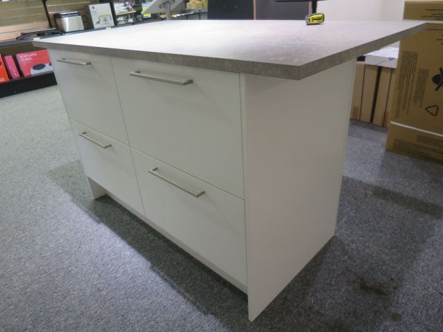 615016-31 Exhibition kitchen with appliances Marbodal Kök