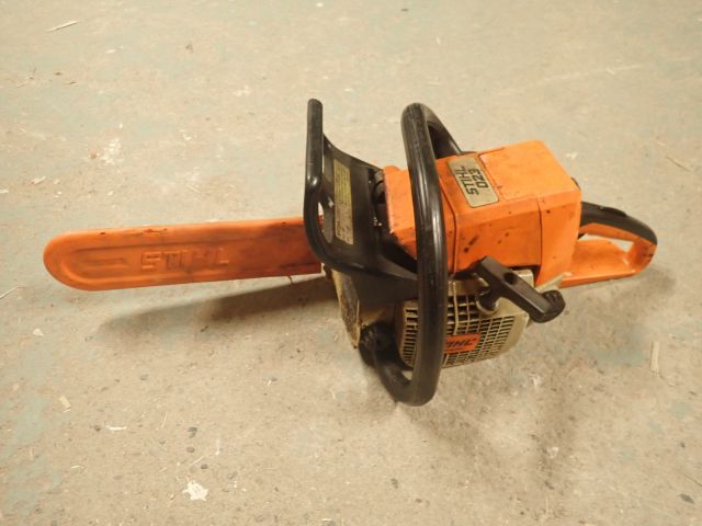 577953-6 Chainsaw STIHL 023