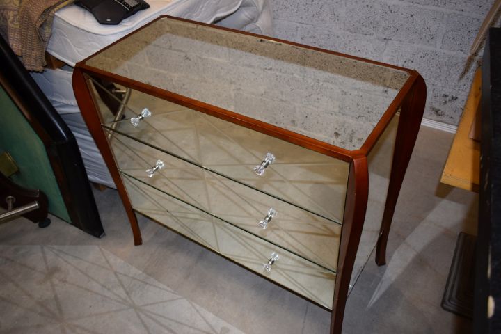 615304-4 Chests of drawers