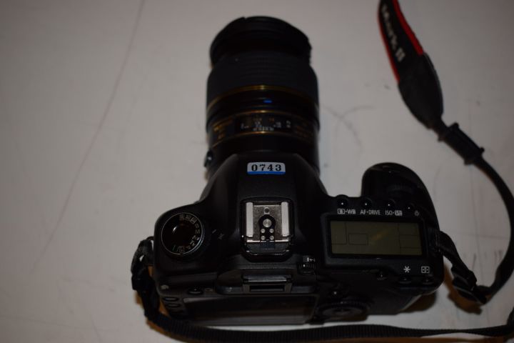 615330-3 Canon camera DS126201 with Tamron Lens