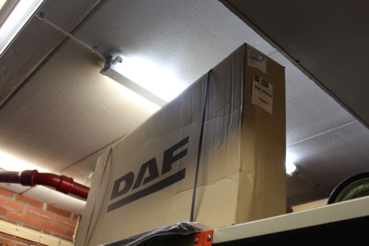 605601-28 Spare parts stock for DAF and MAN trucks