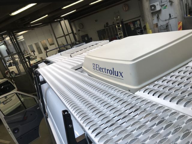 615477-82 Mercedes-Benz 412 D Sprinter truck - No reserve!