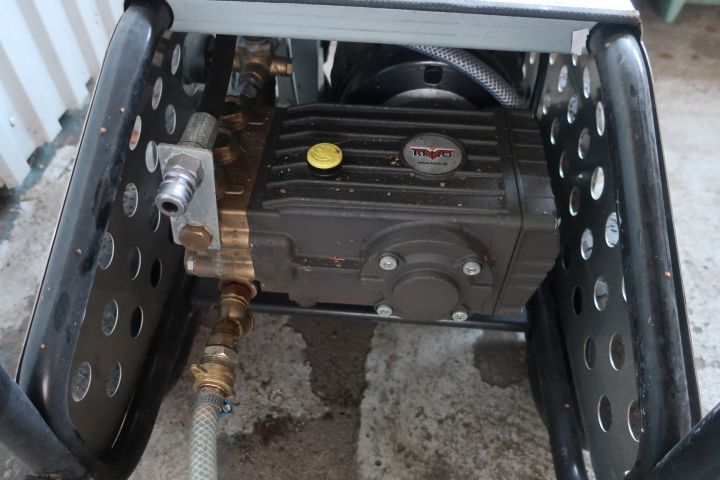 581318-3 High pressure washer, RENO 160/19, 160bar, with wall boom