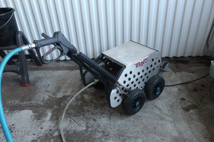 581318-8 High pressure washer, RENO 160/19, 160bar, with wall boom