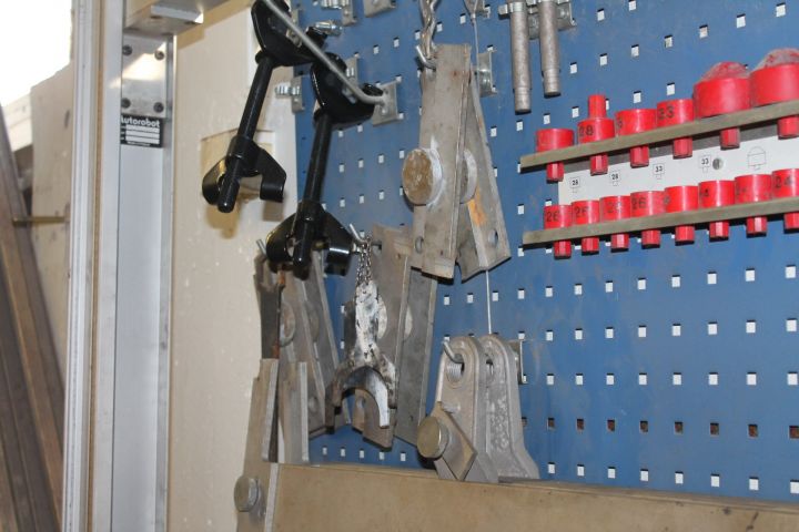 616092-12 Bench Autorobot III with accessories
