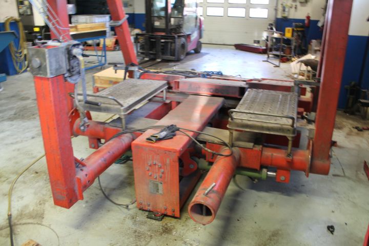 616092-16 Bench Autorobot III with accessories
