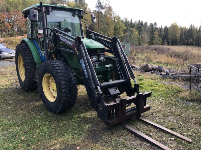 616934-4 Tractor - John Deere 5820 -05