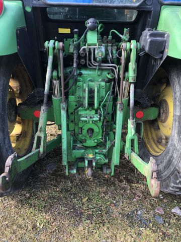 616934-8 Tractor - John Deere 5820 -05