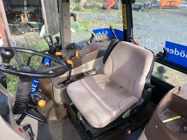 616934-10 Tractor - John Deere 5820 -05