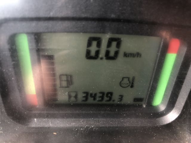 616934-24 Tractor - John Deere 5820 -05