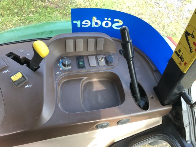 616934-15 Tractor - John Deere 5820 -05