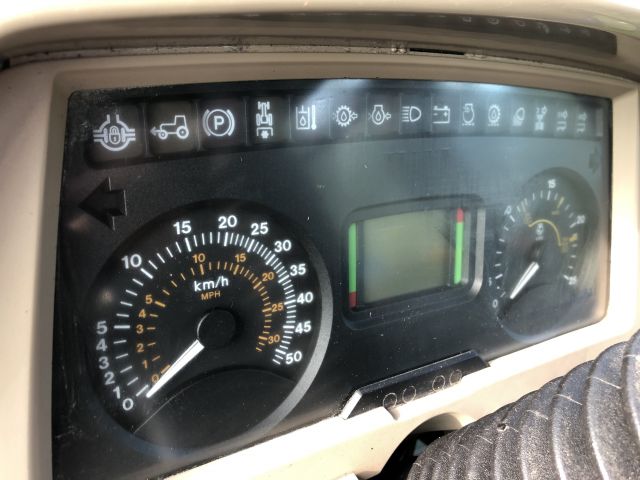 616934-19 Tractor - John Deere 5820 -05