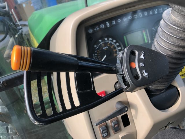 616934-20 Tractor - John Deere 5820 -05